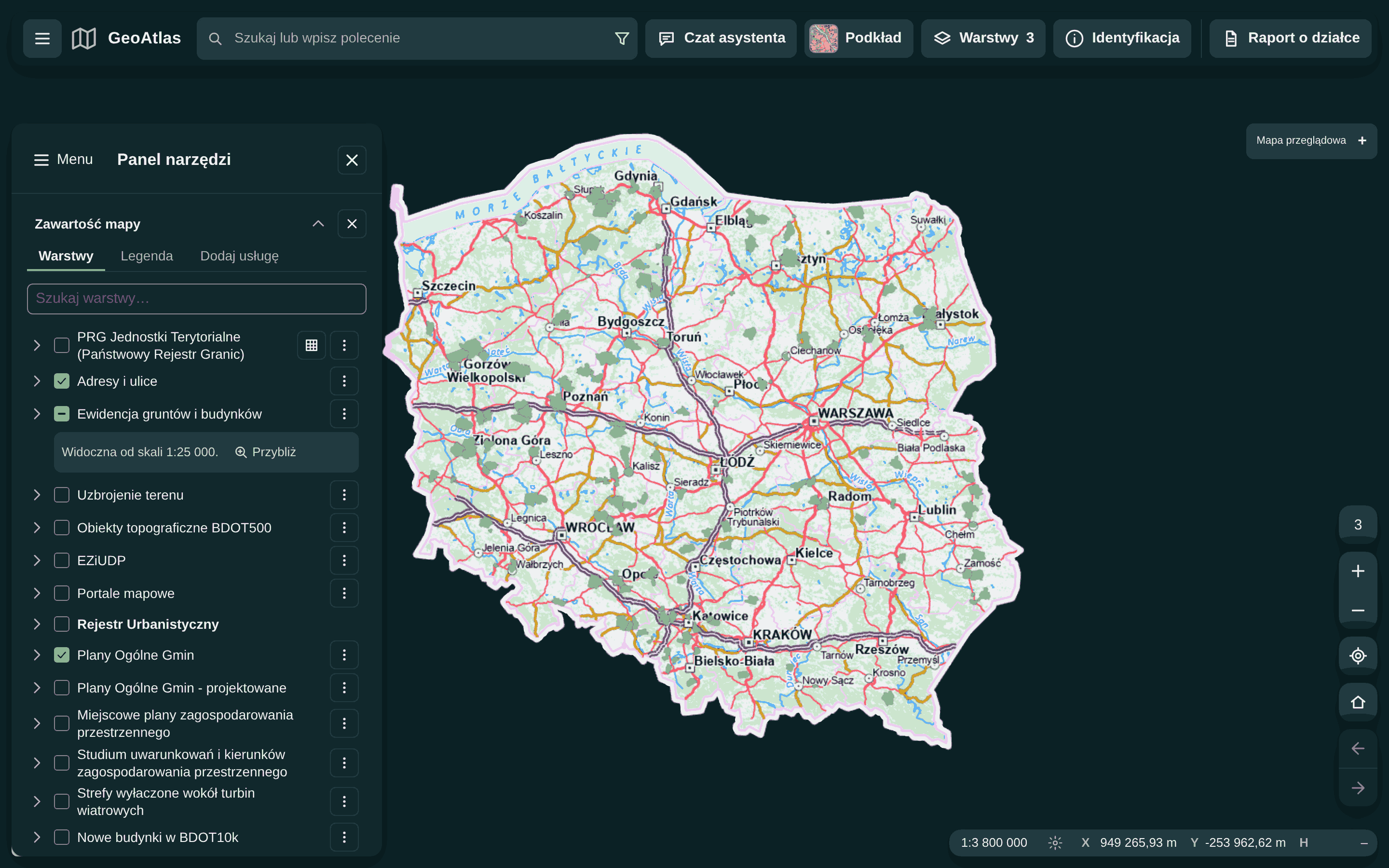 GeoAtlas start view: a map of Poland with the top toolbar and the tool panel open on the map content tab, listing the national layers.